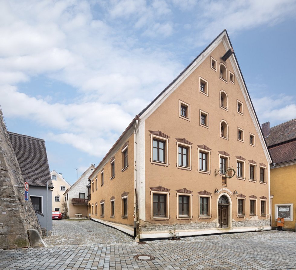 Außenfassade des Hotel Engelwirt vor der Renovierung